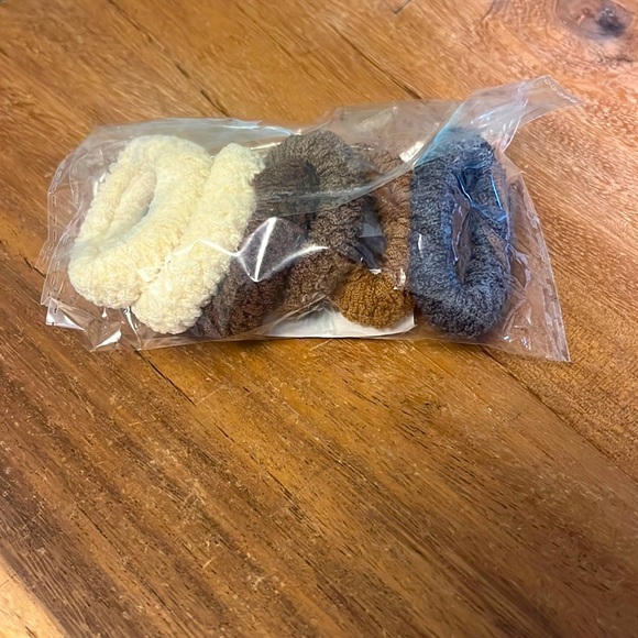 New. Package of Hair Elastics - Picture 1 of 2